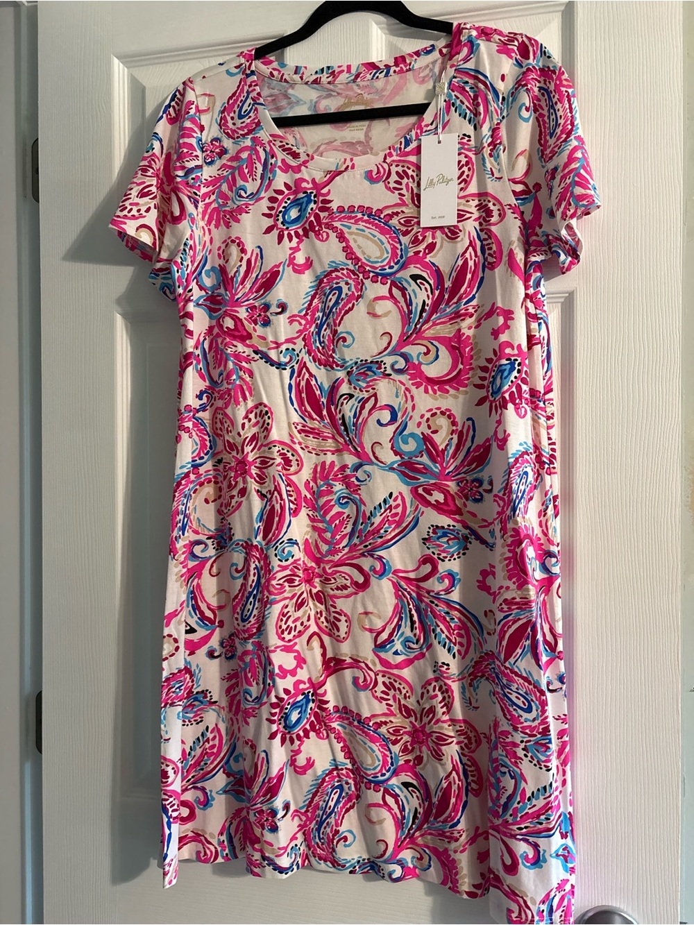 Lilly Pulitzer NWT size large Cody T-Shirt Dress in coconut flitting about